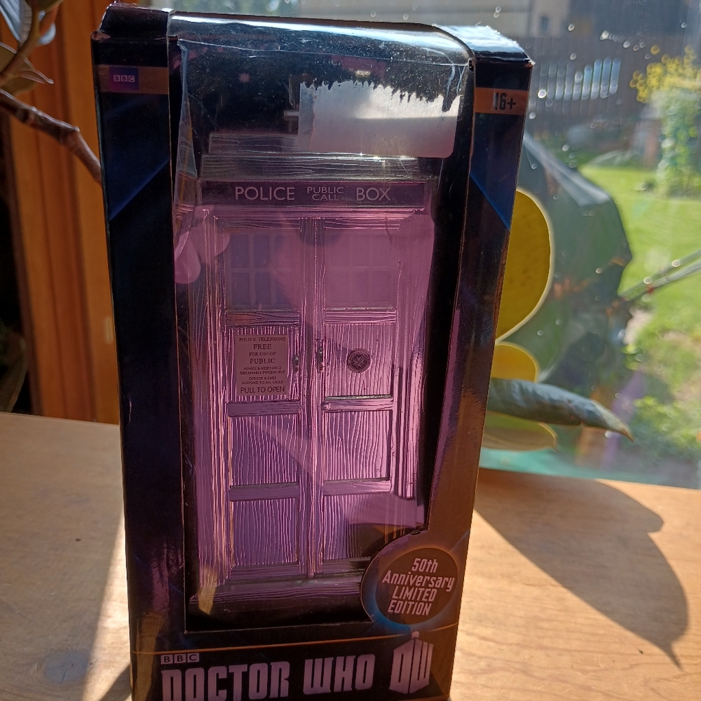 New Working in Box 50th Anniversary T.A.R.D.I.S. Working Night Light - Picture 4 of 6